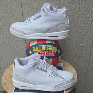 JORDANJ RETRO PURE MONEY Light Gray Sneakers